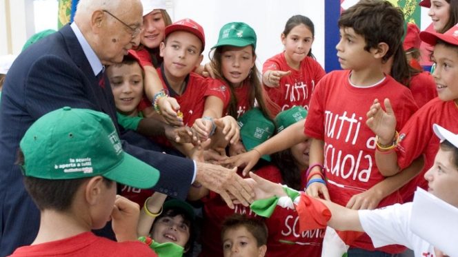 Giorgio Napolitano con i ragazzi della scuole