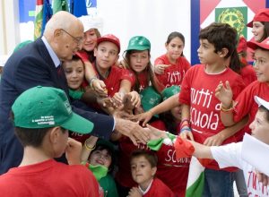 Giorgio Napolitano con i ragazzi della scuole